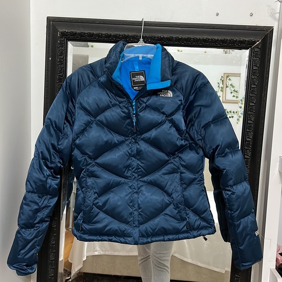 The North Face Jackets & Blazers - The north face puffer jacket 550 size small